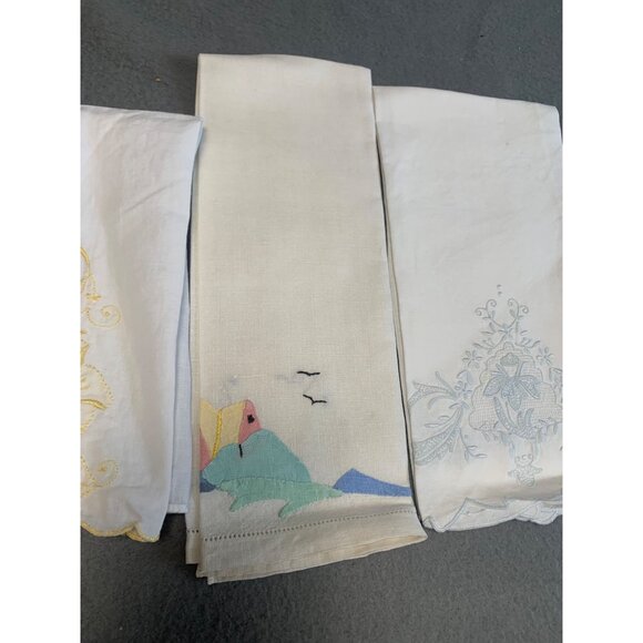 Vintage Hand-Embroidered Linen Towel Set - Floral Scenic & Intricate Designs - Picture 3 of 10